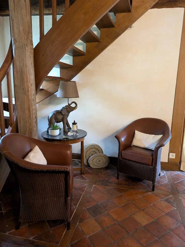 Sous l'escalier, après